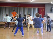 写真:ズンバを行っている様子