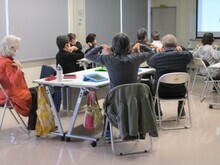 写真:ストレッチをしている様子