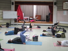 写真：足をゆすっている様子