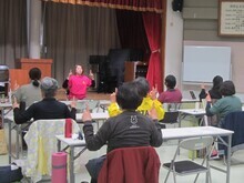 写真：表情筋を動かしている様子