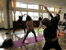 写真:呼吸に合わせて身体を動かしている様子