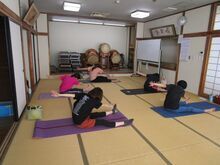 写真:腹部エクササイズの様子