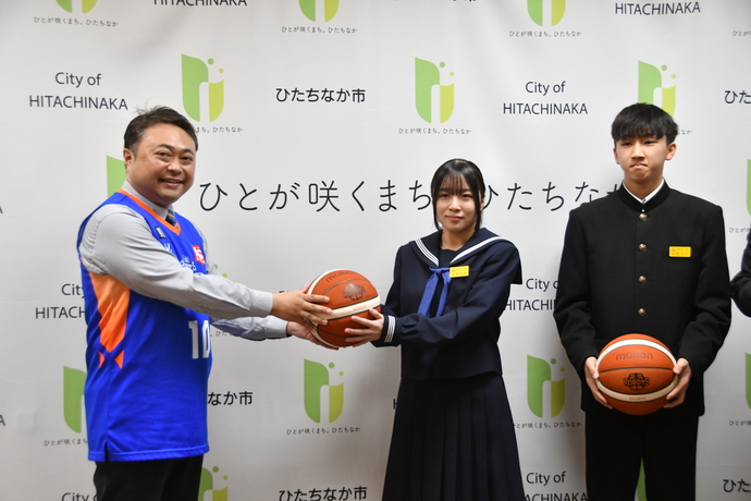 川﨑社長と女子キャプテン松浦さん