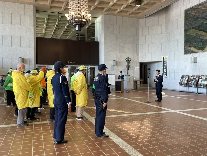 写真：参加者に挨拶する大谷市長