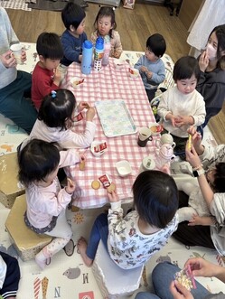 子育てサロンママココのおやつタイム