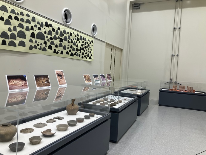 須恵器、玉類などの展示