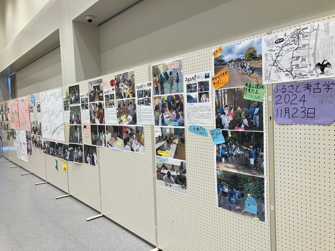 ふるさと考古学通信が展示されている様子