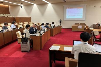 写真：令和7年7月議会広報委員会行政視察の様子