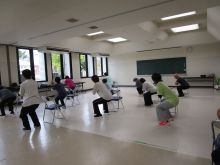 写真:スクワットをしている様子
