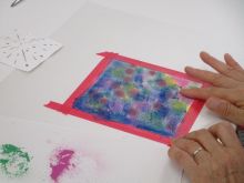 写真:紺色で塗りつぶしている様子