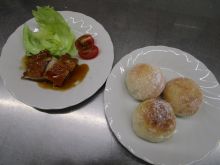 写真：出来上がったレモンシュガーボールと簡単照り焼きチキン