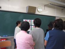 写真：ばらの鑑賞会の様子