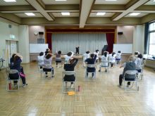 写真:ストレッチをしている様子