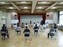 写真:腹式呼吸をしている様子