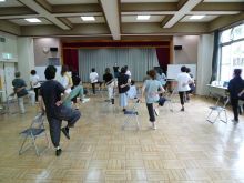 写真:バレエのステップの様子