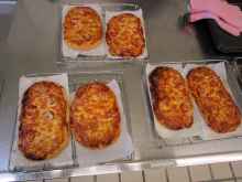 写真:焼き上がったピザ