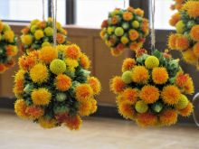 写真:完成した紅花のトピアリーボール