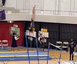 写真：体操をする子ども