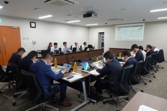 総務生活委員会の会議の写真