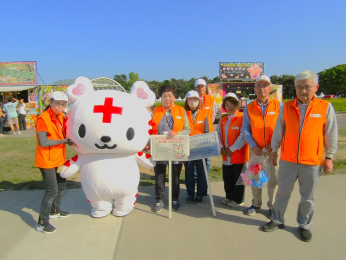 ひたちなか市赤十字奉仕団では、赤十字活動のため、地域の様々なイベントに参加しています。